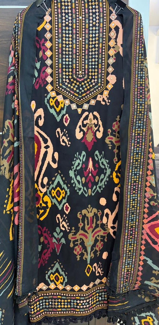 Ikkat charm in black