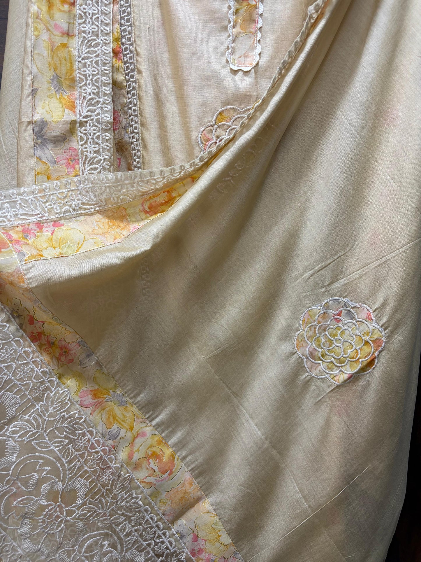 Beige Bloom Elegance
