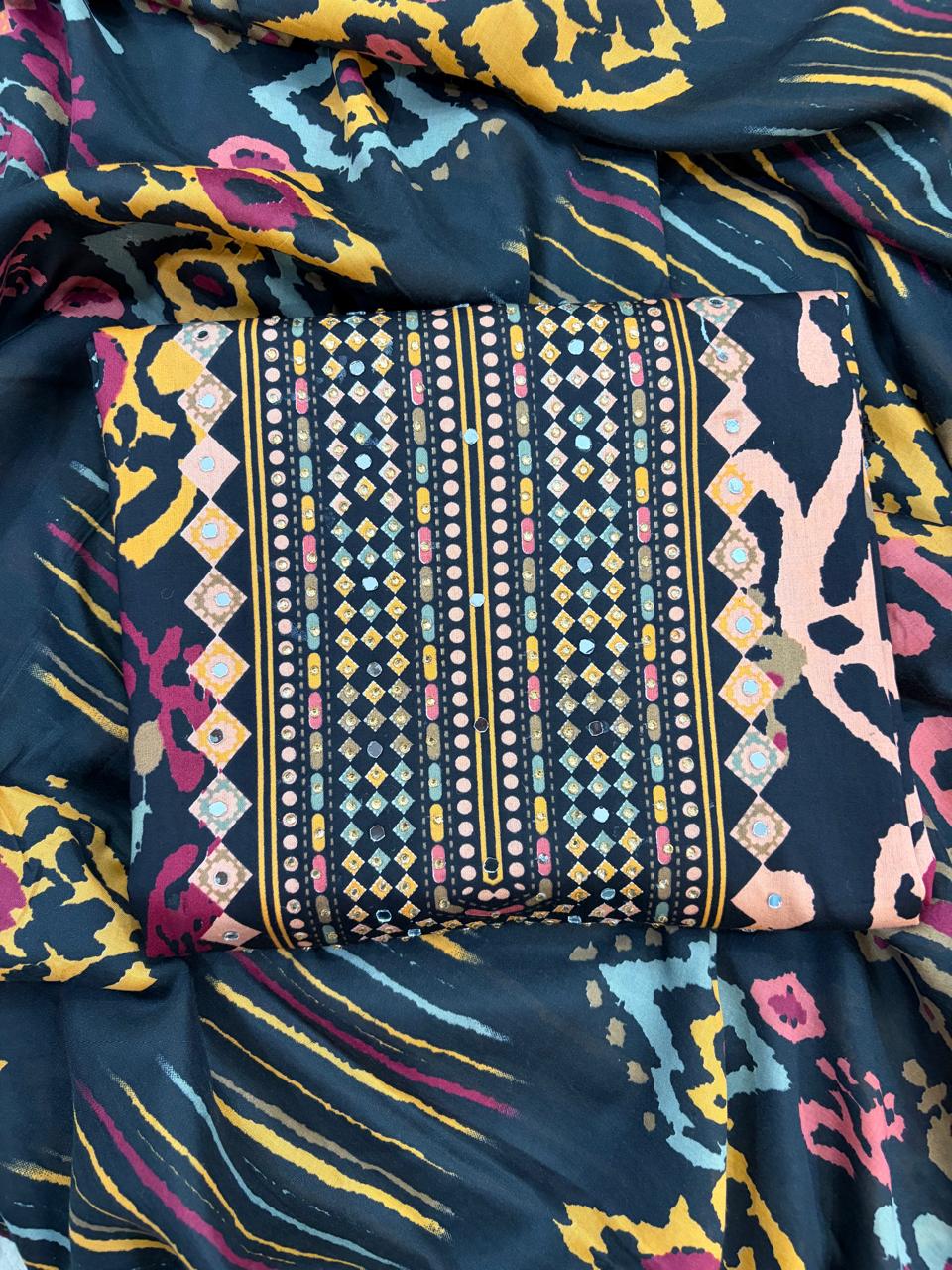 Ikkat charm in black