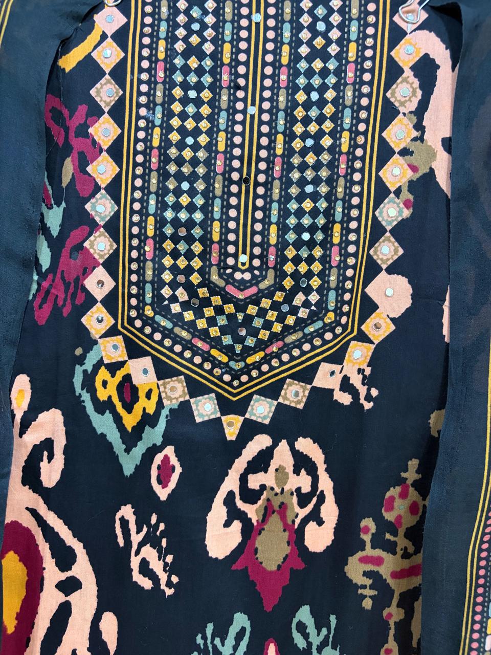 Ikkat charm in black