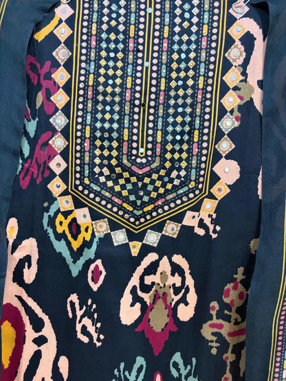 Ikkat charm in black