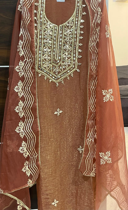 Gulnaar – Coral Red Tissue Elegance